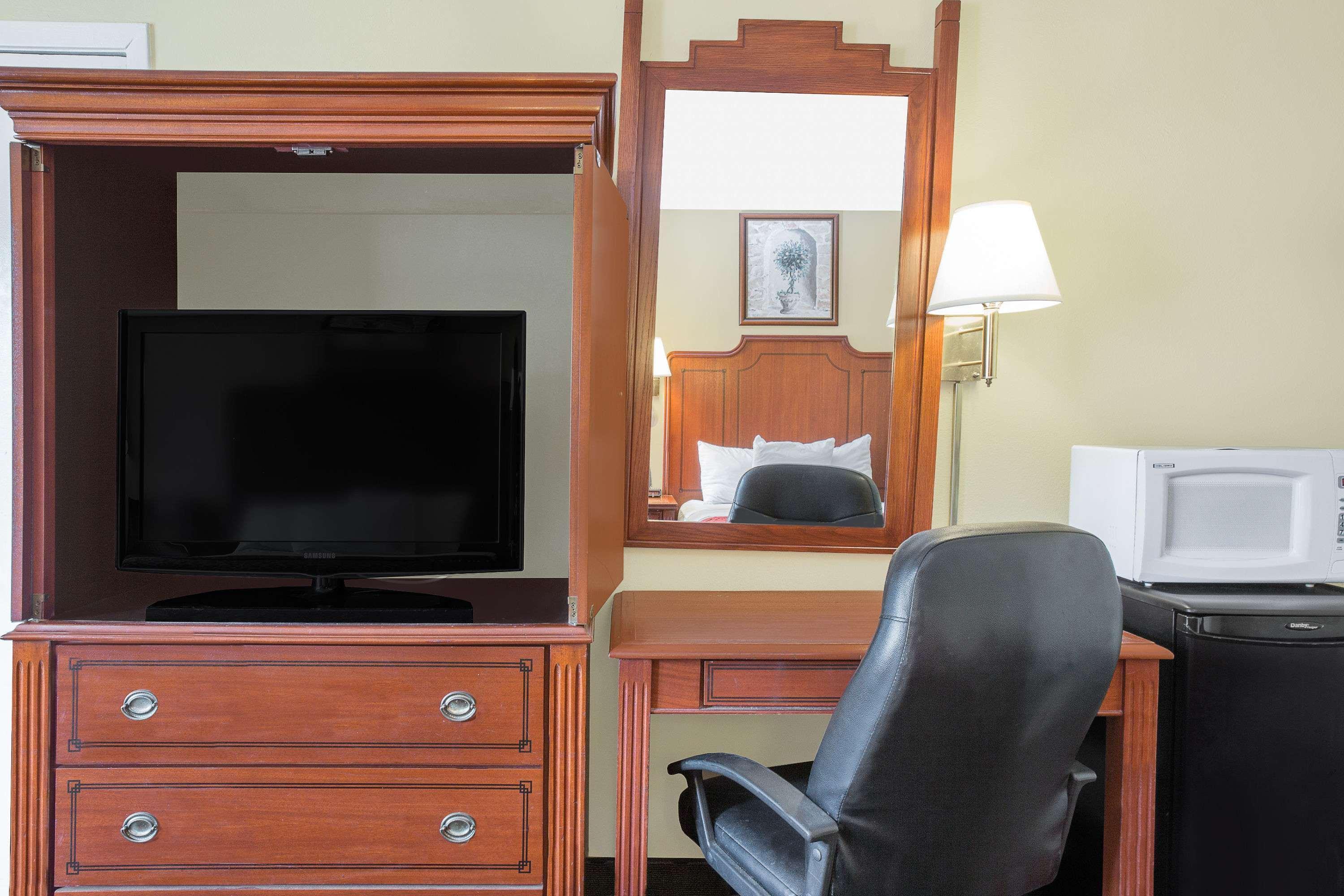 Meridian Inn Hotel Екстер'єр фото